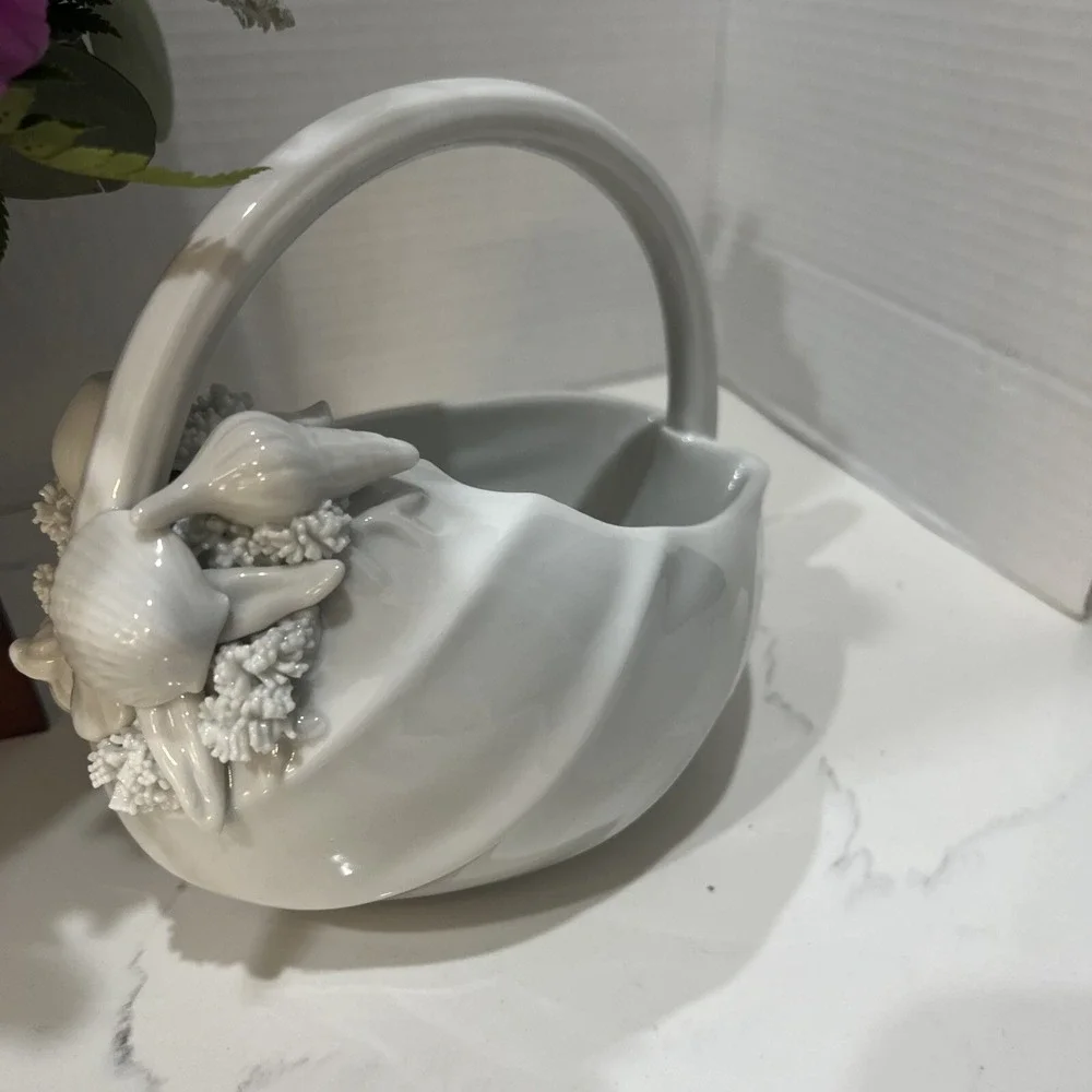 Fitz & Floyd White Porcelain Seashells Conch Bowl Basket Dish Japan 1983 Vintage